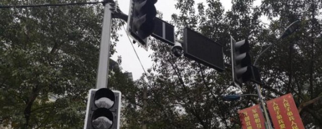 三叉路有红绿灯怎样走 三叉路怎样看红绿灯