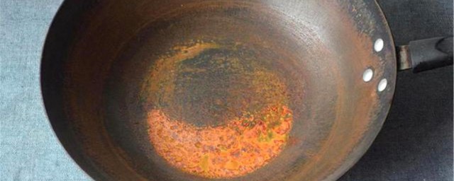 锅子里的黑垢怎样弄干净 锅子里的黑垢清洁可以用到食盐吗