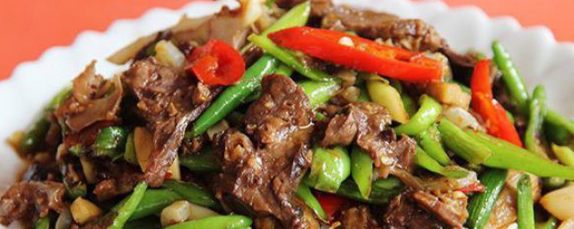 尖椒炒猪肺做法次序 尖椒炒猪肺的烹饪技巧