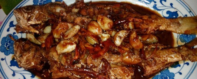 五花肉烧黄鱼如何做好吃 制作五花肉烧黄鱼的办法