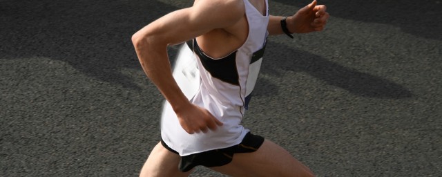 中考跑步男生技巧 中考男生跑1000米的技巧有什么