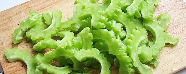苦瓜葱根姜汤 怎样做苦瓜葱根姜汤
