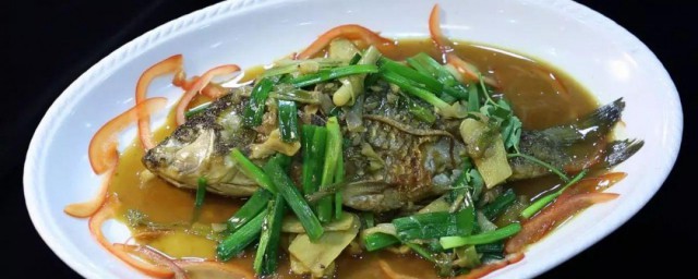 姜葱焗鲤怎样做 姜葱焗鲤需要什么材料