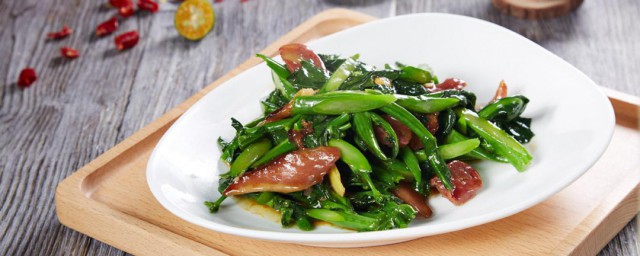 姜汁芥兰炒腊肉 怎样做姜汁芥兰炒腊肉