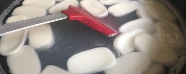 油泼脚踏糕做法次序 怎样做油泼脚踏糕