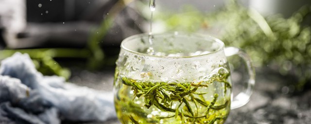 金银花和什么一起泡茶比较好 到底什么和金银花一起泡水喝好