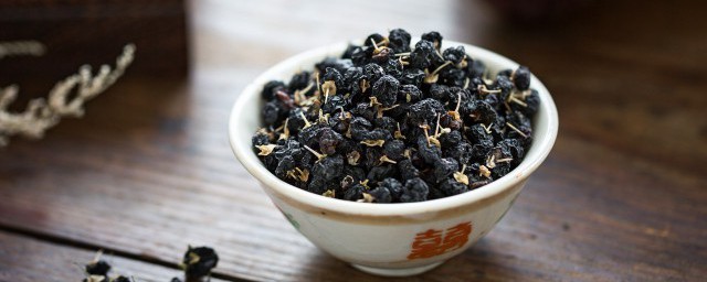 黑枸杞的作用与功效和作用禁忌 黑枸杞有什么好处和注意事项