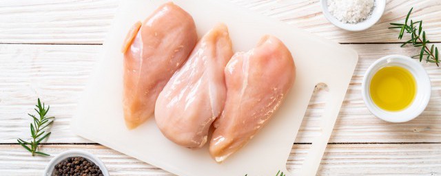 煮鸡胸肉怎样做的 水煮鸡胸肉的做法