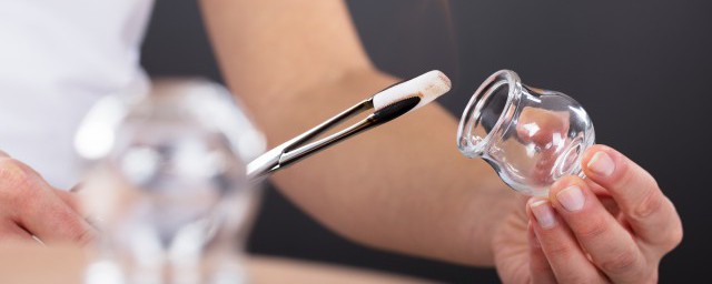 拔罐用玻璃好还是竹罐 拔罐是选择玻璃罐还是竹罐