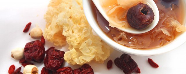 银耳莲子桂圆羹的功效 银耳莲子桂圆羹有哪些功效