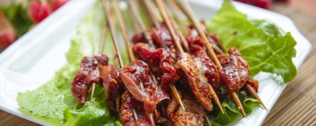 东北炸羊肉串制作方法 教你东北炸羊肉串制作方式