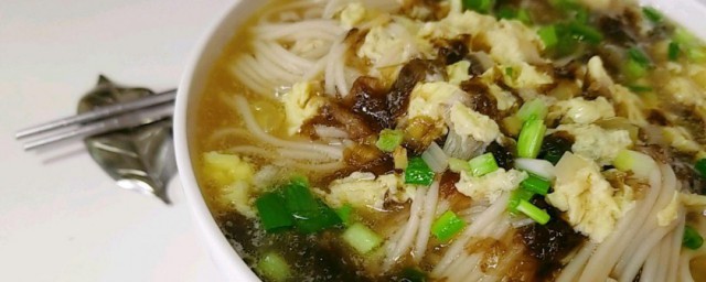 卤蛋紫菜面做法次序 青菜卤蛋面的烹饪技巧分享