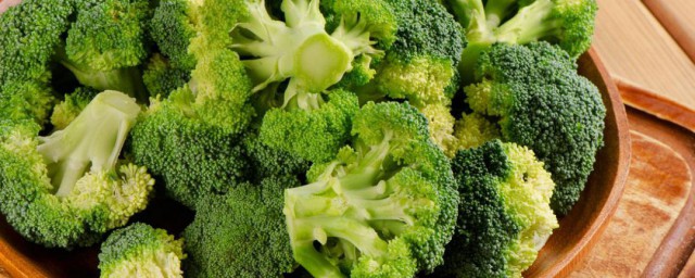 西兰花炒花甲次序 西兰花炒花甲需要什么材料