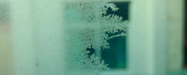 窗户侧面结冰起雾小妙招 窗户侧面结冰起雾怎样办