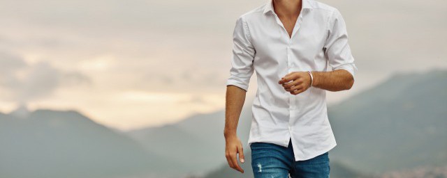 男生牛仔裤配什么皮带 怎样给男生牛仔裤配皮带