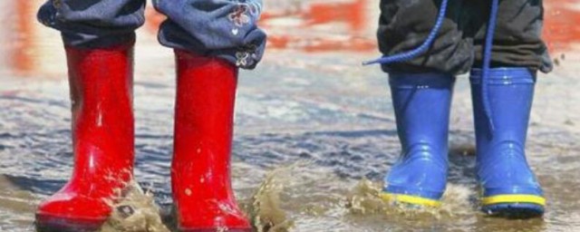 下雨天走路老是甩泥到裤子上 下雨天走路老是甩泥到裤子上怎么办