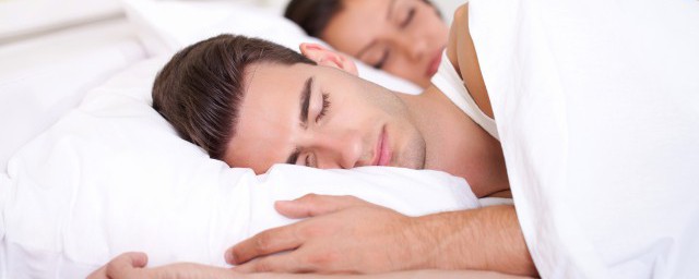 睡眠时减少打鼾的技巧 睡眠时减少打鼾的妙招