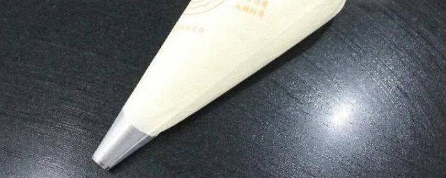 怎样用保鲜膜代替裱花袋? 用保鲜膜代替裱花袋的技巧