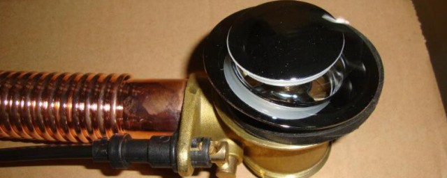 手摇式下水道疏通器怎样用 手摇式下水道疏通器的使用技巧