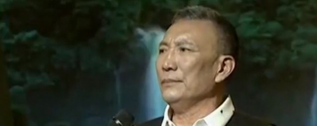 贾玲的父亲叫什么名字 贾玲父亲的简介