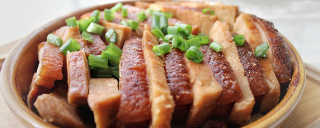 怎样做魔芋菜扣肉 芋头扣肉的做法
