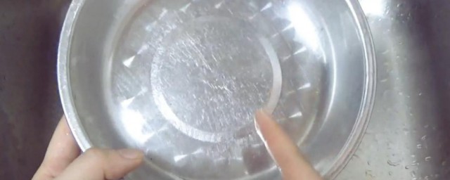 衣服发黄用白醋泡多久 衣服发黄用白醋泡的时长