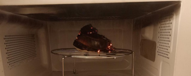 微波炉冒烟是如何回事 微波炉冒烟的原因