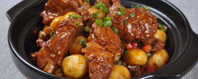 土豆焖鸡块怎样做才嫩 土豆焖鸡块的做法