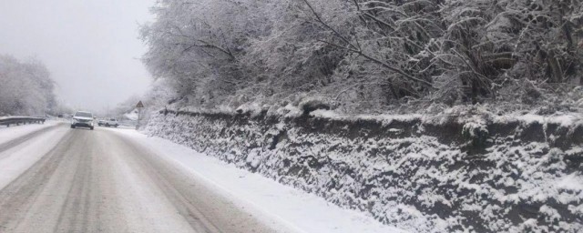 下雪看不到实线怎么办 下雪看不到实线处理要领