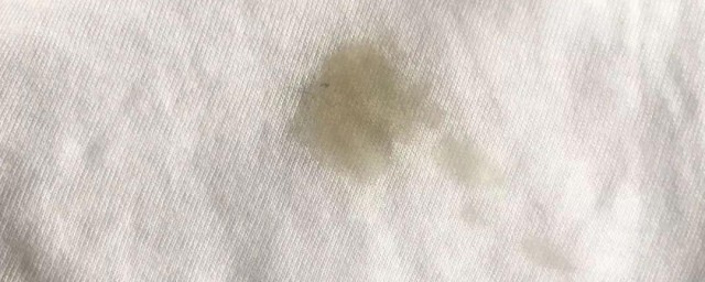 白色衣服有油清洁小妙招 白色衣服有油怎么清洁