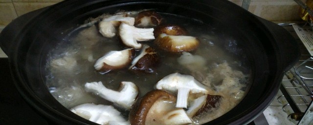 香菇炖骨头汤怎样做 怎样做香菇炖骨头汤