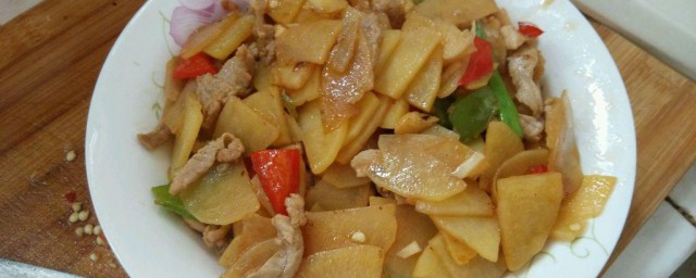 土豆青椒炒猪肉制作技巧 土豆青椒炒肉片怎样做