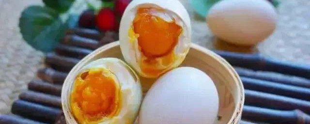 如何泡鸭蛋流油又不咸 泡鸭蛋流油又不咸的办法介绍