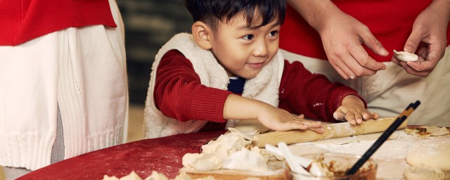 饺子里包硬币寓意什么 饺子里包硬币是为什么