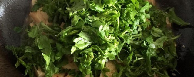 荠菜烧豆腐怎样做 荠菜烧豆腐的做法