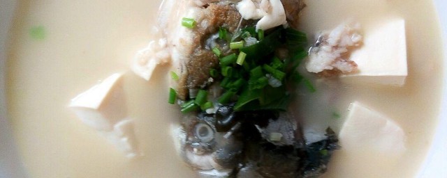 鱼头豆腐粉条汤怎样做 鱼头豆腐粉条汤做法