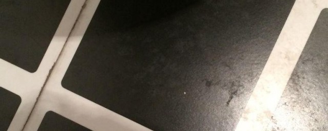 黑色瓷砖水垢清除妙招 怎样清除瓷砖上的污垢