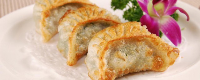 生饺子可以直接煎吗 生饺子直接煎吗