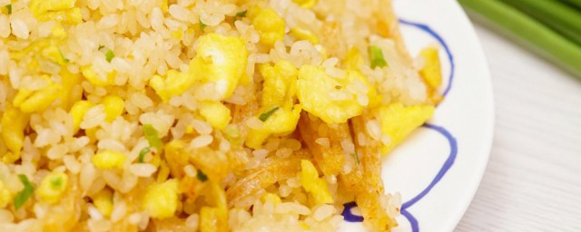鸡蛋炒饭不粘锅的技巧 蛋炒饭怎样才不粘锅