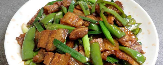 青椒蒜苗炒肉如何做 蒜苗辣椒炒肉的做法