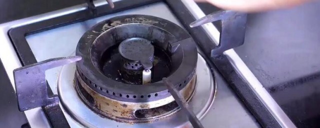 燃气灶打着火松手就灭是什么原因 燃气灶打着火松手就灭怎样办