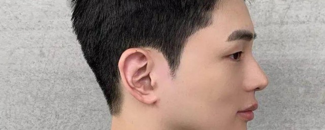头发两边炸头顶塌怎么解决 男生头发两边炸毛该如何打理