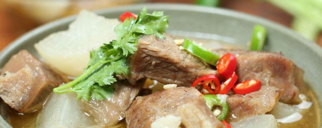 萝卜炖牛肉应该怎样做 自制萝卜炖牛肉的技巧