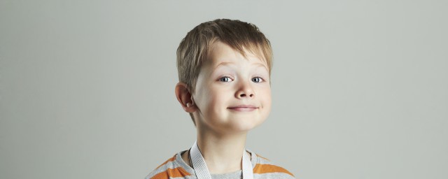 男儿童头发打薄技巧 男儿童头发打薄教程