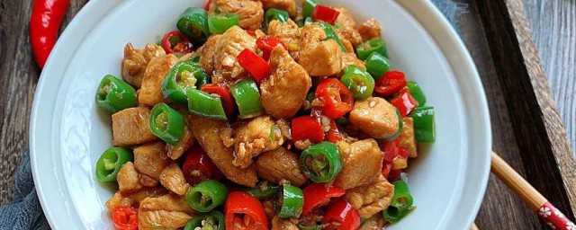 鸡胸肉怎样做鸡丁有弹性 怎样做鸡丁有弹性