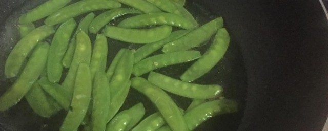 炒豌豆要不要焯水 炒豌豆是否要焯水