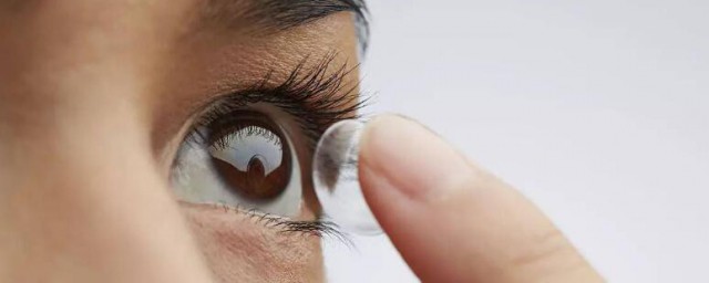 做了美甲怎样取隐形眼镜 做了美甲怎样取隐形眼镜