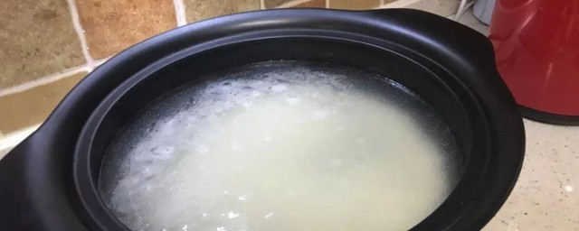 大米粥冷水下锅还是开水下锅 熬制大米粥的方法
