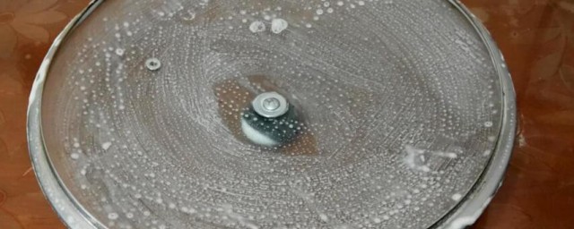锅盖上多年的厚油垢如何去除 锅盖上多年的厚油垢怎么去除