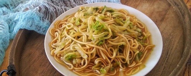 白菜粉条鸡蛋土豆如何做 怎么做白菜粉条鸡蛋土豆